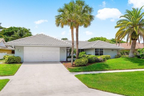 House in Boca Raton, Florida 3 bedrooms, 209.03 sq.m. № 1210585 - photo 1