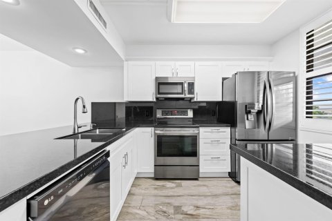 Condo in Davie, Florida, 2 bedrooms № 2265731 - photo 4