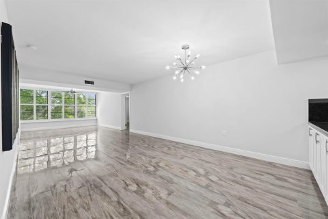 Condo in Davie, Florida, 2 bedrooms № 2265731 - photo 5