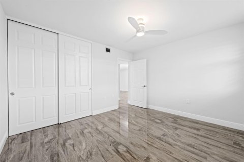 Condo in Davie, Florida, 2 bedrooms № 2265731 - photo 16