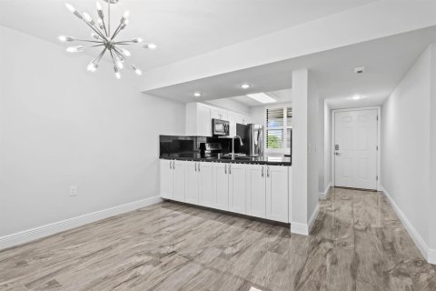 Condo in Davie, Florida, 2 bedrooms № 2265731 - photo 13