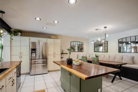 House in Miami, Florida 5 bedrooms, 293.39 sq.m. № 1947156 - photo 13