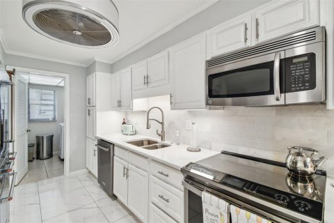 Купить кондоминиум в Палм-Харбор, Флорида 6 комнат, 127.37м2, № 2099517 - фото 27