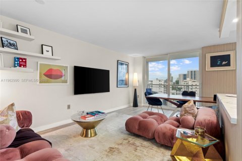 Condominio en venta en Miami Beach, Florida, 1 dormitorio, 69.68 m2 № 2080982 - foto 17