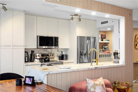 Condominio en venta en Miami Beach, Florida, 1 dormitorio, 69.68 m2 № 2080982 - foto 10