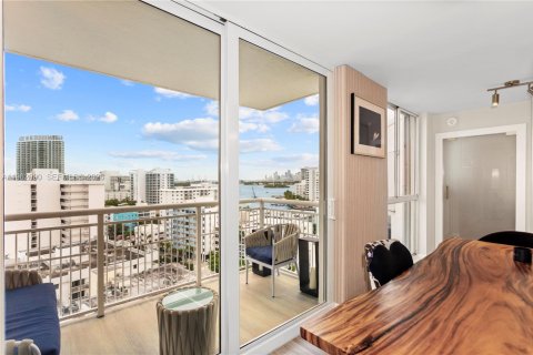 Condominio en venta en Miami Beach, Florida, 1 dormitorio, 69.68 m2 № 2080982 - foto 12