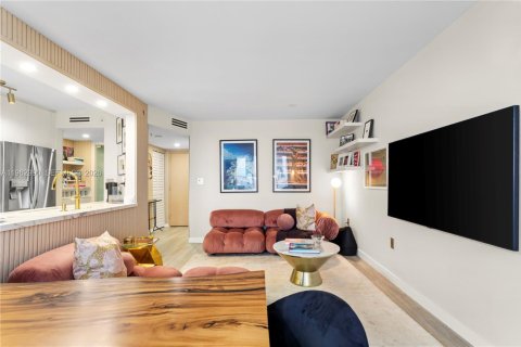 Condominio en venta en Miami Beach, Florida, 1 dormitorio, 69.68 m2 № 2080982 - foto 9