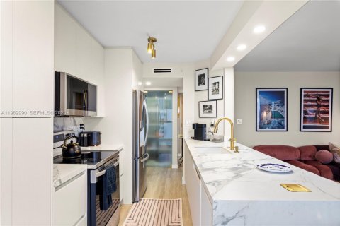 Condominio en venta en Miami Beach, Florida, 1 dormitorio, 69.68 m2 № 2080982 - foto 7