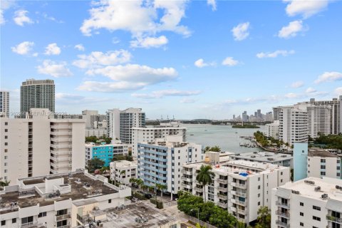 Condominio en venta en Miami Beach, Florida, 1 dormitorio, 69.68 m2 № 2080982 - foto 28