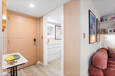 Condominio en venta en Miami Beach, Florida, 1 dormitorio, 69.68 m2 № 2080982 - foto 22