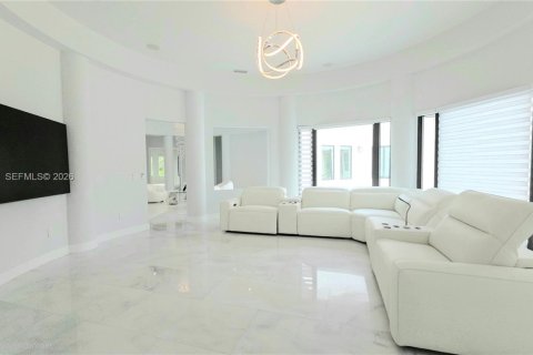 Casa en venta en Miami, Florida, 8 dormitorios, 619.19 m2 № 2186481 - foto 13