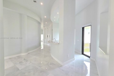 Casa en venta en Miami, Florida, 8 dormitorios, 619.19 m2 № 2186481 - foto 10