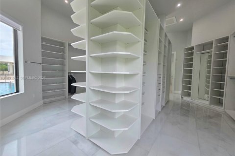 Casa en venta en Miami, Florida, 8 dormitorios, 619.19 m2 № 2186481 - foto 30
