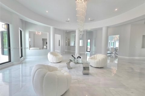 Casa en venta en Miami, Florida, 8 dormitorios, 619.19 m2 № 2186481 - foto 8