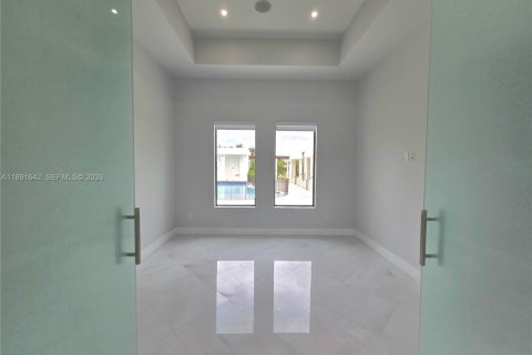 Casa en venta en Miami, Florida, 8 dormitorios, 619.19 m2 № 2186481 - foto 20
