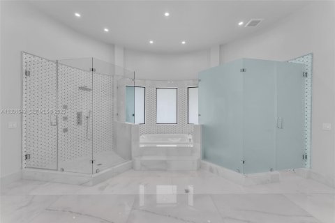 Casa en venta en Miami, Florida, 8 dormitorios, 619.19 m2 № 2186481 - foto 26