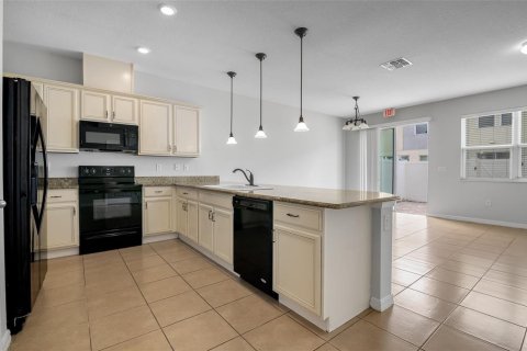 Adosado en venta en Kissimmee, Florida, 4 dormitorios, 152.08 m2 № 1675728 - foto 3