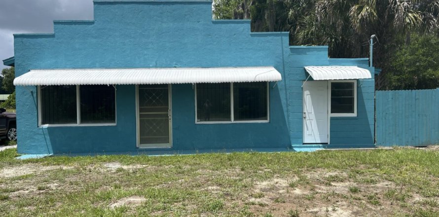 Propiedad comercial en Satsuma, Florida 124.86 m2 № 767536