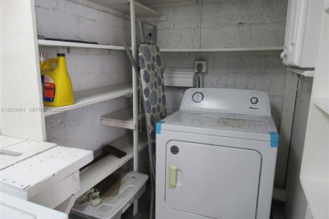 Commercial property in Fort Lauderdale, Florida 1 bedroom, 139.17 sq.m. № 2086772 - photo 14