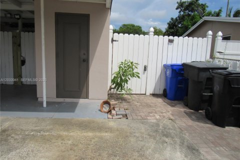 Commercial property in Fort Lauderdale, Florida 1 bedroom, 139.17 sq.m. № 2086772 - photo 17