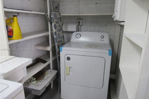 Commercial property in Fort Lauderdale, Florida 1 bedroom, 139.17 sq.m. № 2086772 - photo 13