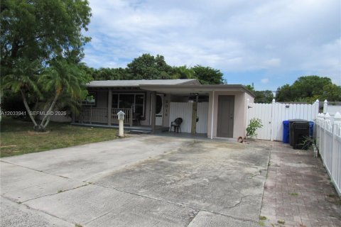 Commercial property in Fort Lauderdale, Florida 1 bedroom, 139.17 sq.m. № 2086772