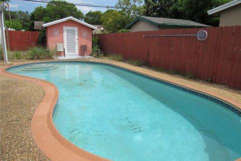Commercial property in Fort Lauderdale, Florida 1 bedroom, 139.17 sq.m. № 2086772 - photo 12