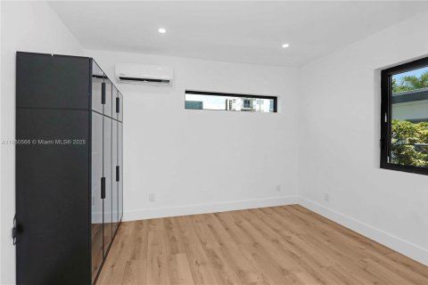 Villa ou maison à louer à Miami Beach, Floride: 1 chambre, 400.87 m2 № 1856829 - photo 8