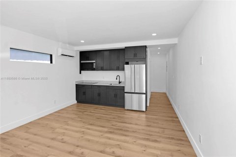 Villa ou maison à louer à Miami Beach, Floride: 1 chambre, 400.87 m2 № 1856829 - photo 3