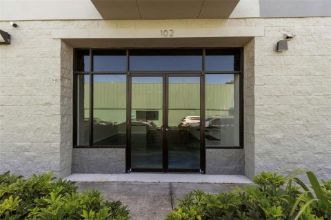 Commercial property in Saint Petersburg, Florida 57.41 sq.m. № 1885695 - photo 13
