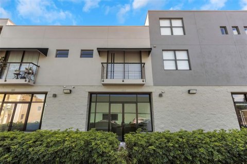 Commercial property in Saint Petersburg, Florida 57.41 sq.m. № 1885695 - photo 14