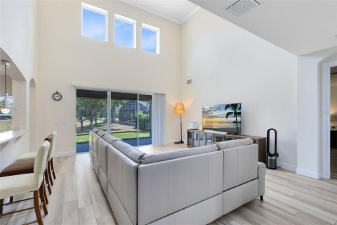 House in Winter Garden, Florida 4 bedrooms, 372.54 sq.m. № 1684569 - photo 7