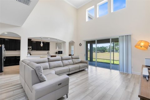 House in Winter Garden, Florida 4 bedrooms, 372.54 sq.m. № 1684569 - photo 8