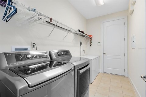House in Winter Garden, Florida 4 bedrooms, 372.54 sq.m. № 1684569 - photo 29