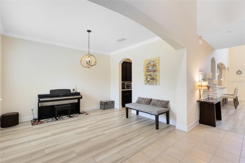 House in Winter Garden, Florida 4 bedrooms, 372.54 sq.m. № 1684569 - photo 9