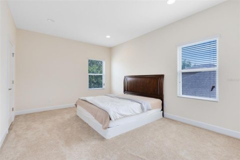House in Winter Garden, Florida 4 bedrooms, 372.54 sq.m. № 1684569 - photo 25