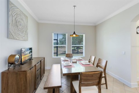 House in Winter Garden, Florida 4 bedrooms, 372.54 sq.m. № 1684569 - photo 10