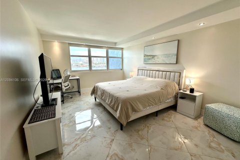 Copropriété à louer à North Miami Beach, Floride: 1 chambre, 97.83 m2 № 2384805 - photo 17