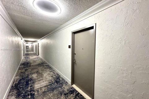 Copropriété à louer à North Miami Beach, Floride: 1 chambre, 97.83 m2 № 2384805 - photo 26