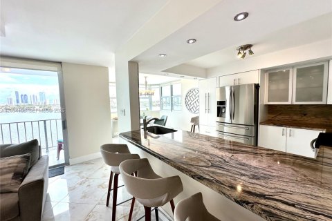 Copropriété à louer à North Miami Beach, Floride: 1 chambre, 97.83 m2 № 2384805 - photo 14