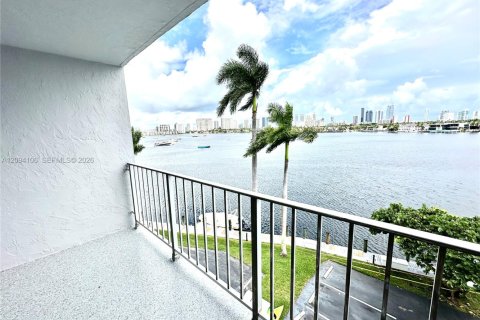 Copropriété à louer à North Miami Beach, Floride: 1 chambre, 97.83 m2 № 2384805 - photo 27