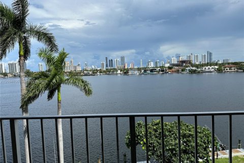 Condo à North Miami Beach, Floride, 1 chambre  № 2384805