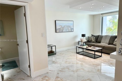 Copropriété à louer à North Miami Beach, Floride: 1 chambre, 97.83 m2 № 2384805 - photo 3