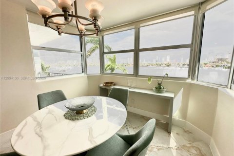 Copropriété à louer à North Miami Beach, Floride: 1 chambre, 97.83 m2 № 2384805 - photo 13