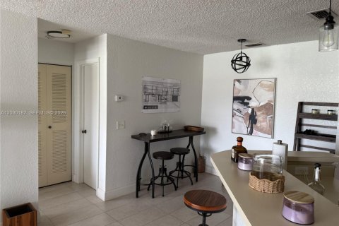 Condo in Margate, Florida, 1 bedroom  № 2087113 - photo 6