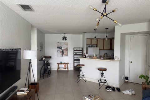 Condo in Margate, Florida, 1 bedroom  № 2087113 - photo 2