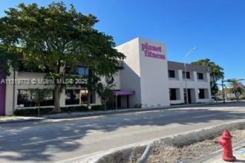 Immobilier commercial à North Miami, Floride № 2158114