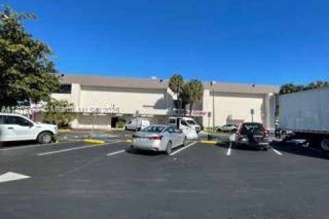 Immobilier commercial à vendre à North Miami, Floride № 2158114 - photo 2
