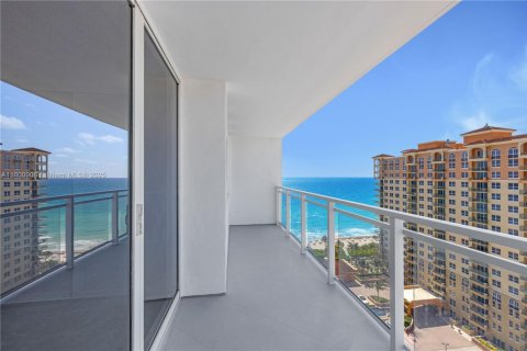 Condo in Hallandale Beach, Florida, 2 bedrooms  № 1861984 - photo 3