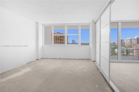 Condo in Hallandale Beach, Florida, 2 bedrooms  № 1861984 - photo 20